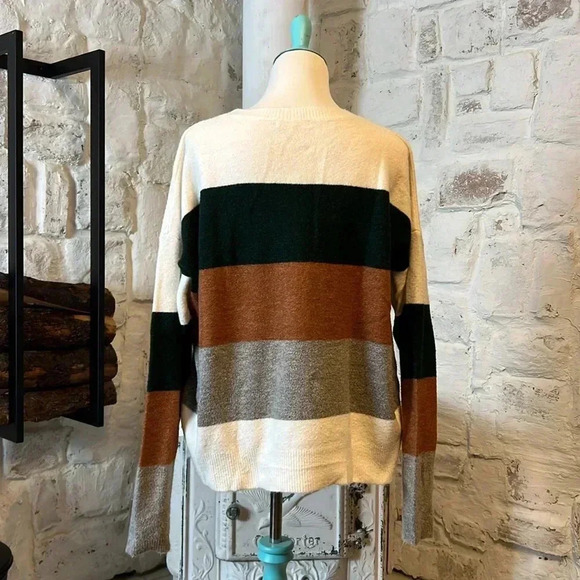 Andree by Unit | Color Block Stripe Sweater - Picture 4 of 5